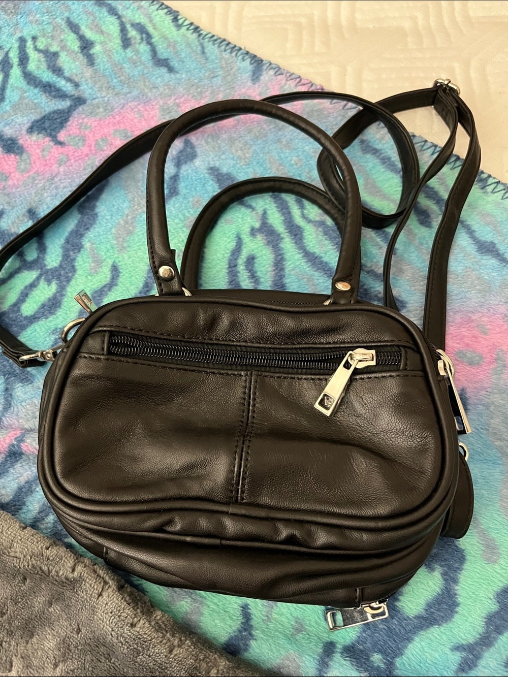Black Leather Crossbody Handbag leather good condition